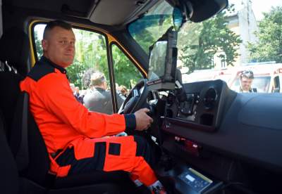 Przekazanie nowych karetek: a gdzie maseczki i dystans społeczny? - zdjęcie 10