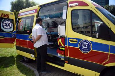 Przekazanie nowych karetek: a gdzie maseczki i dystans społeczny? - zdjęcie 4