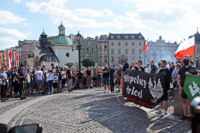 Kraków czci powstańców, metropolita oskarża ludzi LGBT - zdjęcie 11