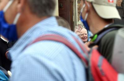 Pozdrawiając metropolita zachował dystans. Pielgrzymka w czasie pandemii - zdjęcie 7