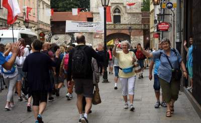 Pozdrawiając metropolita zachował dystans. Pielgrzymka w czasie pandemii - zdjęcie 19