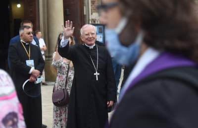 Pozdrawiając metropolita zachował dystans. Pielgrzymka w czasie pandemii - zdjęcie 9
