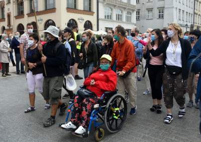 Pozdrawiając metropolita zachował dystans. Pielgrzymka w czasie pandemii - zdjęcie 18