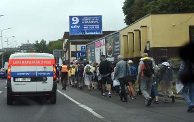 Pozdrawiając metropolita zachował dystans. Pielgrzymka w czasie pandemii - zdjęcie 20
