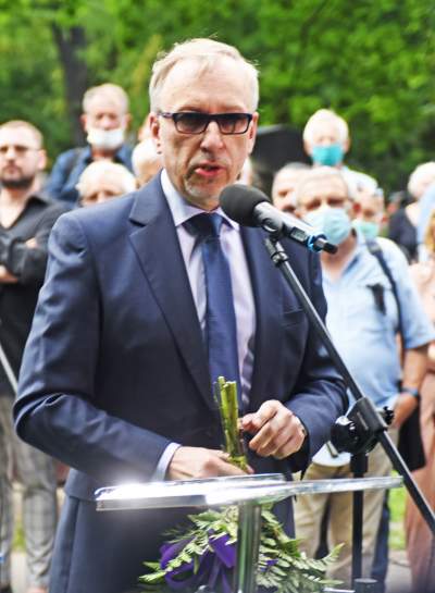 Ewa Demarczyk spoczęła na Cmentarzu Rakowickim obok przyjaciół z Piwnicy pod Baranami - zdjęcie 21