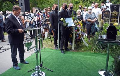 Ewa Demarczyk spoczęła na Cmentarzu Rakowickim obok przyjaciół z Piwnicy pod Baranami - zdjęcie 24