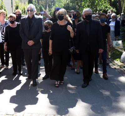 Ewa Demarczyk spoczęła na Cmentarzu Rakowickim obok przyjaciół z Piwnicy pod Baranami - zdjęcie 5