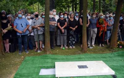 Ewa Demarczyk spoczęła na Cmentarzu Rakowickim obok przyjaciół z Piwnicy pod Baranami - zdjęcie 19