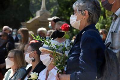 Ewa Demarczyk spoczęła na Cmentarzu Rakowickim obok przyjaciół z Piwnicy pod Baranami - zdjęcie 7