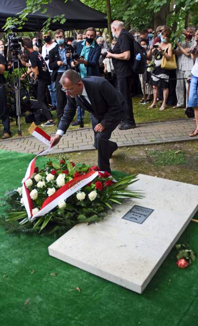 Ewa Demarczyk spoczęła na Cmentarzu Rakowickim obok przyjaciół z Piwnicy pod Baranami - zdjęcie 28