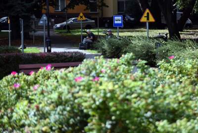 Znaki drogowe dla dzieci w parku Św. Wincentego a'Paolo