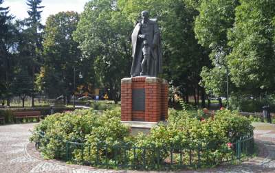 Znaki drogowe dla dzieci w parku Św. Wincentego a'Paolo