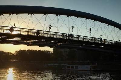 „Między wodą a niebem” wystawa rzeźb balansujących Jerzego Kędziory. Fot. Autor - zdjęcie 4