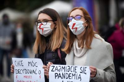 Protest kobiet na Rynku Głównym: "Skazujecie nas na mękę" - zdjęcie 22