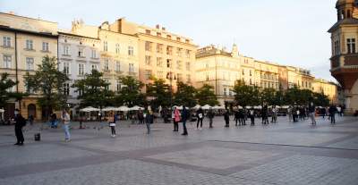 Protest kobiet na Rynku Głównym: "Skazujecie nas na mękę" - zdjęcie 12