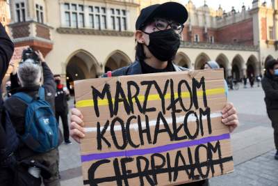 Protest kobiet na Rynku Głównym: "Skazujecie nas na mękę" - zdjęcie 9