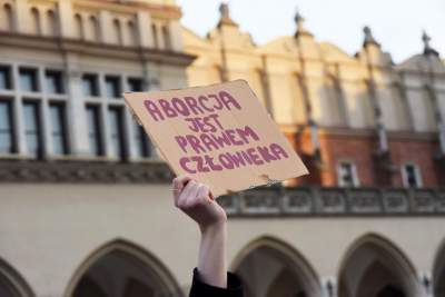 Protest kobiet na Rynku Głównym: "Skazujecie nas na mękę" - zdjęcie 7