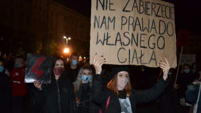 Kobiety nie odpuszczają! Kolejny protest w Krakowie - zdjęcie 17
