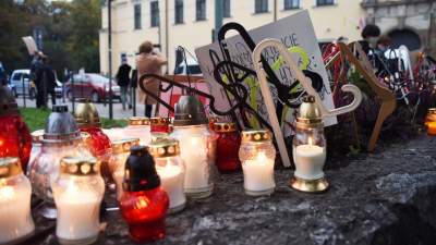 "OSKARŻAMY KOŚCIÓŁ KATOLICKI" tłumy pod Kurią i siedzibą PiS - zdjęcie 9