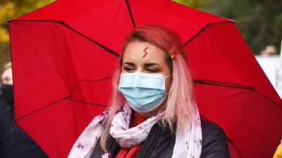 "OSKARŻAMY KOŚCIÓŁ KATOLICKI" tłumy pod Kurią i siedzibą PiS - zdjęcie 17