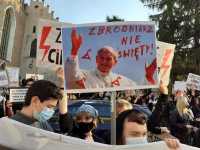 Protestujący studenci przed "oknem papieskim", fot. Marek Lasyk - zdjęcie 7