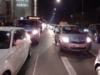 Tysiące ludzi na placu przed Muzeum Narodowym, blokada miasta - zdjęcie 5