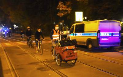 Rowerzyści z wieszakami w kaskach, „Moje ciało, mój wybór” - zdjęcie 14