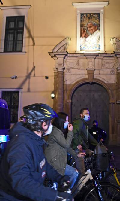 Rowerzyści z wieszakami w kaskach, „Moje ciało, mój wybór” - zdjęcie 7