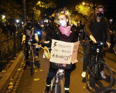 Rowerzyści z wieszakami w kaskach, „Moje ciało, mój wybór” - zdjęcie 13