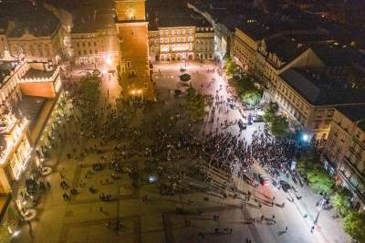 Finał środowych protestów. Tłum przy Muzeum Narodowym - zdjęcie 7