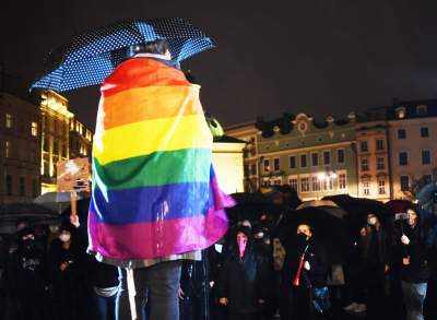 Strajk kobiet: deszcz, błyskawice i tęcza (fot. Marek Lasyk) - zdjęcie 26