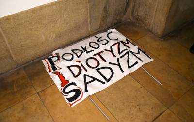 Strajk kobiet: deszcz, błyskawice i tęcza (fot. Marek Lasyk) - zdjęcie 29