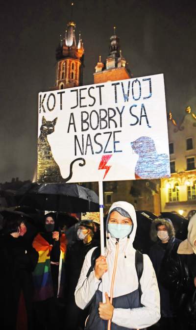 Strajk kobiet: deszcz, błyskawice i tęcza (fot. Marek Lasyk) - zdjęcie 30