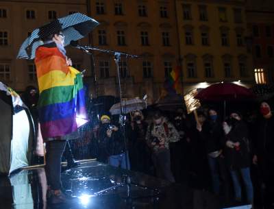 Strajk kobiet: deszcz, błyskawice i tęcza (fot. Marek Lasyk) - zdjęcie 24