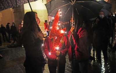 Strajk kobiet: deszcz, błyskawice i tęcza (fot. Marek Lasyk) - zdjęcie 32