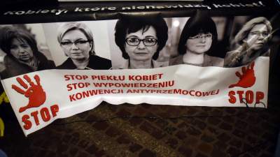 Strajk kobiet: deszcz, błyskawice i tęcza (fot. Marek Lasyk) - zdjęcie 28