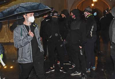 Strajk kobiet: deszcz, błyskawice i tęcza (fot. Marek Lasyk) - zdjęcie 31