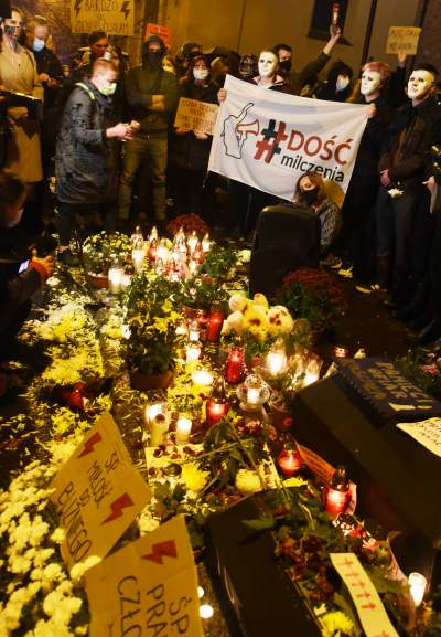 Cichy protest na Franciszkańskiej 3 (2 listopada 2020, fot. Marek Lasyk) - zdjęcie 24