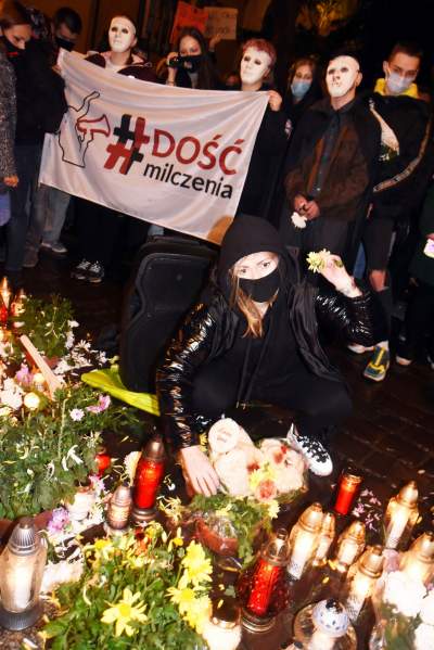 Cichy protest na Franciszkańskiej 3 (2 listopada 2020, fot. Marek Lasyk) - zdjęcie 15