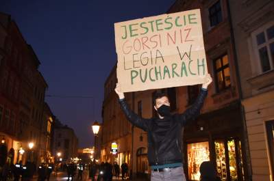 Strajk Kobiet: tak dużo policji jeszcze nie było - zdjęcie 27