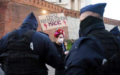 Strajk Kobiet: tak dużo policji jeszcze nie było - zdjęcie 1