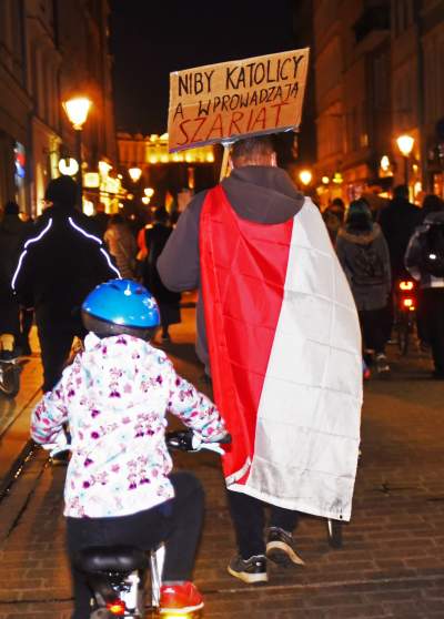 Strajk Kobiet: tak dużo policji jeszcze nie było - zdjęcie 29