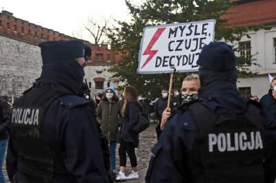 Strajk Kobiet: tak dużo policji jeszcze nie było - zdjęcie 6