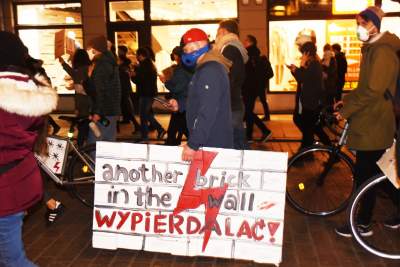 Strajk Kobiet: tak dużo policji jeszcze nie było - zdjęcie 31