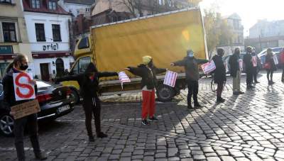 Pikieta solidarnościowa przed komisariatem policji - zdjęcie 5