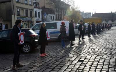 Pikieta solidarnościowa przed komisariatem policji - zdjęcie 11