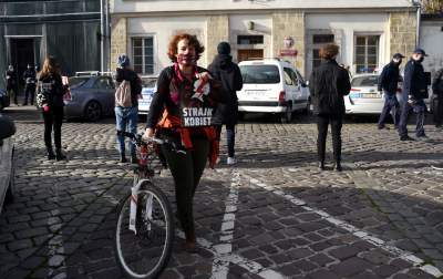 Pikieta solidarnościowa przed komisariatem policji - zdjęcie 22