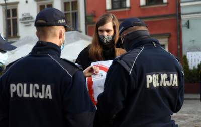 Pikieta solidarnościowa przed komisariatem policji - zdjęcie 2