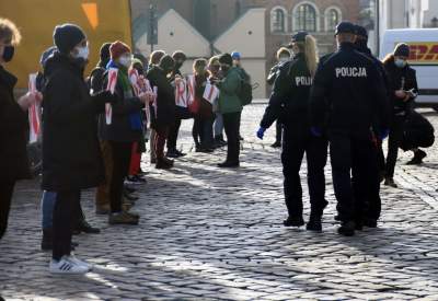 Pikieta solidarnościowa przed komisariatem policji - zdjęcie 8