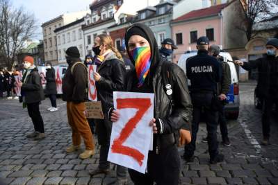 Pikieta solidarnościowa przed komisariatem policji - zdjęcie 1